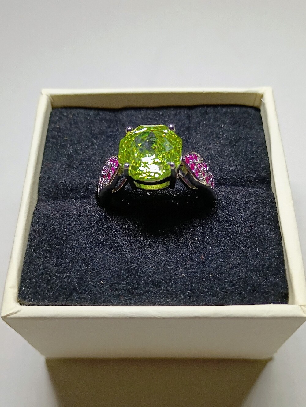 New Sparkling Lime Green Rose Cut Gemstone Ring with Pink Accent Stones